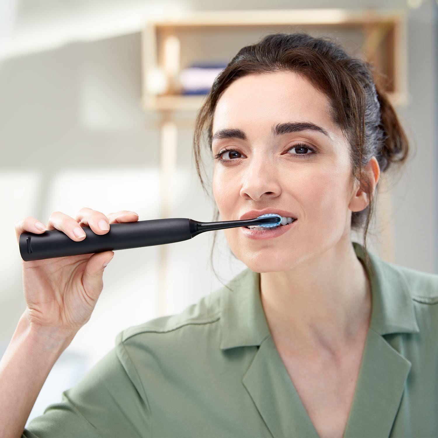 Philips Expertclean 7300 Elektrische Zahnbürste mit Schalltechnologie