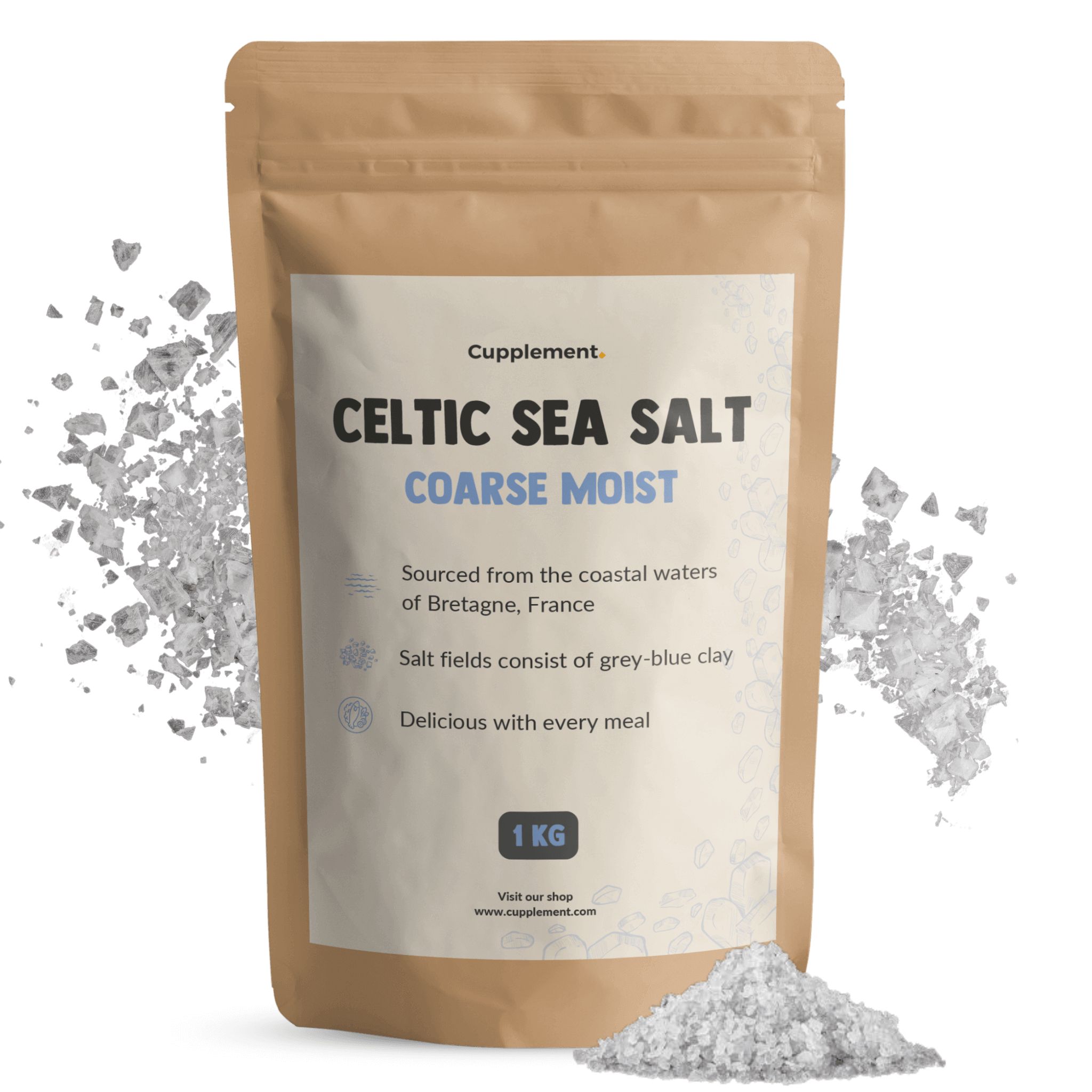 Beutel Cupplement Keltisches Meersalz. Aufschrift: Celtic Sea Salt, Coarse Moist. 1 kg. Salz verstreut.