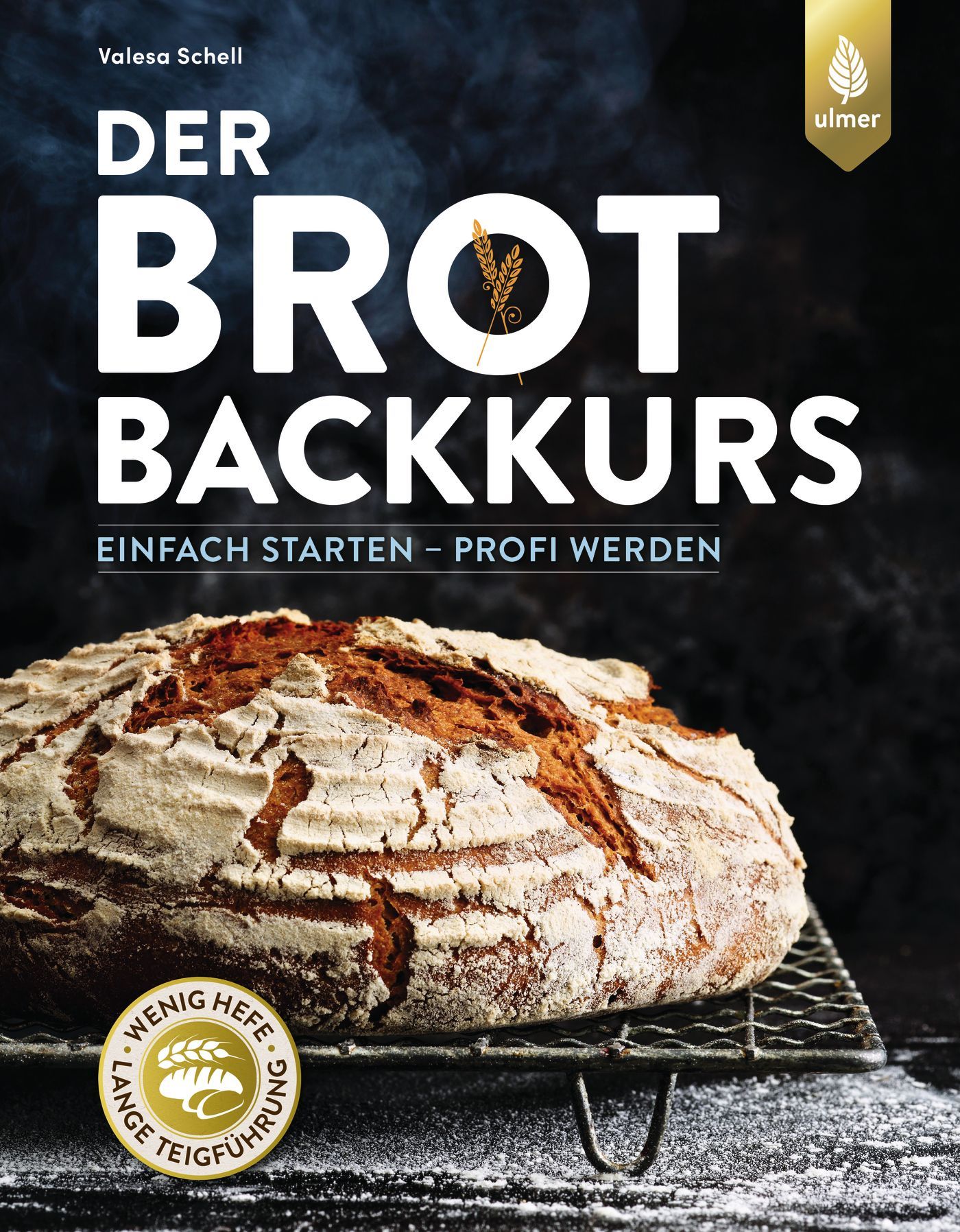 Buchcover: "Der Brotbackkurs" von Valesa Schell. Titel in Großbuchstaben. Brotlaib auf Gitter. Logo "ulmer" und Siegel "Wenig Hefe, Lange Teigführung".