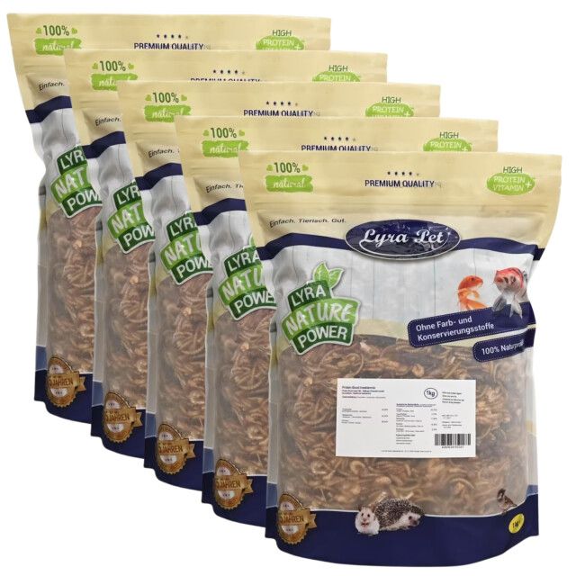 Mehrere Beutel Lyra Pet® Protein Boost Insekten Mix. Aufdrucke: Lyra Nature Power, 100% Natural, ohne Farb- und Konservierungsstoffe, High Protein.