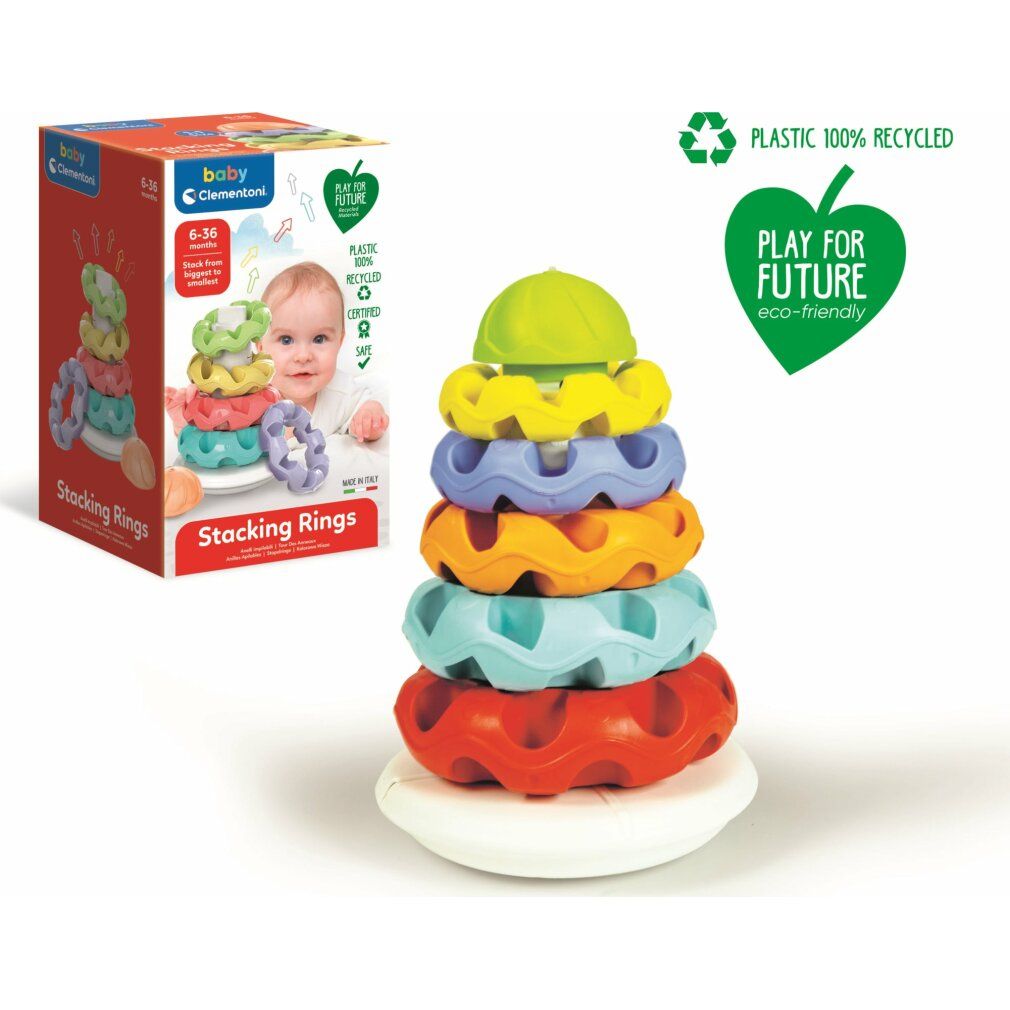 Stapelringe in Verpackung und als Turm. Sechs farbige Ringe, ein Sockel und ein Deckel. Aufdrucke: Baby Clementoni, 6-36 Monate, Play For Future. Recyceltes Material.