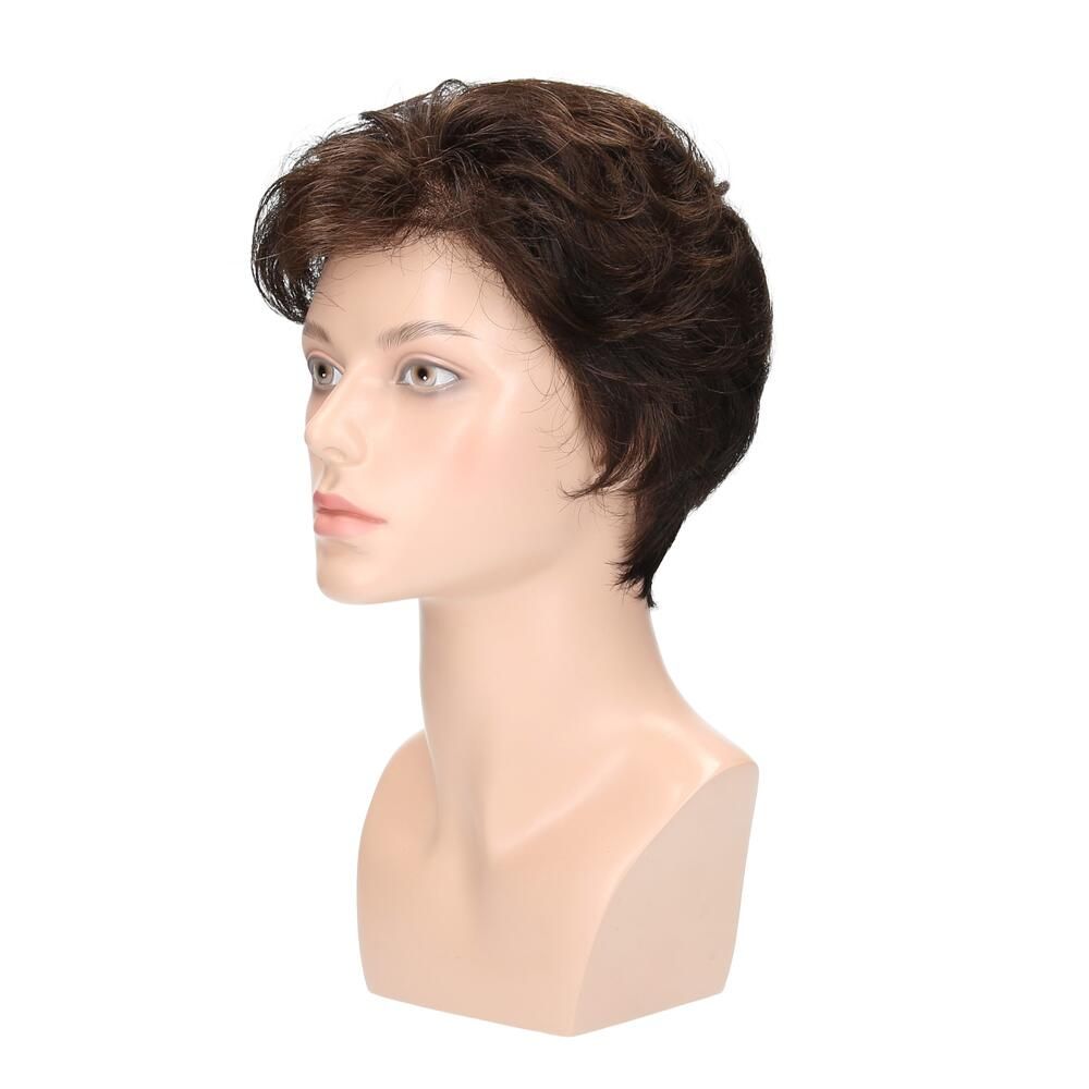 Perücke RIVA, braun, auf einem Schaufensterkopf. Kurze, gewellte Haare. Seitenansicht.