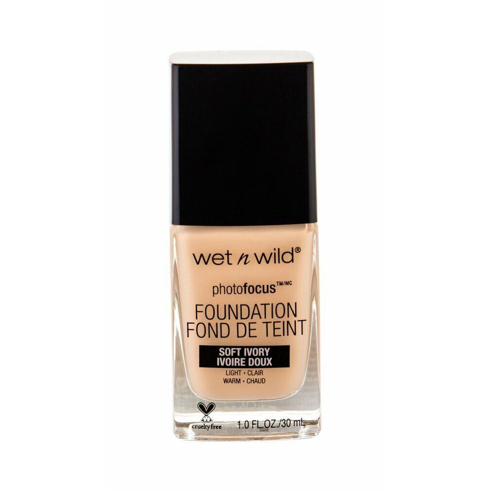 Wet n Wild Photofocus Foundation. Flasche mit schwarzem Deckel. Farbton Soft Ivory. Cruelty Free. 30 ml.