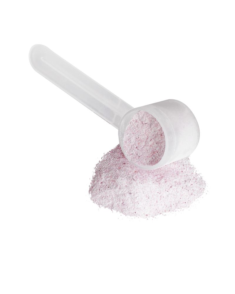 Haufen rosa Pulver mit Messlöffel. Der Löffel ist halb gefüllt.