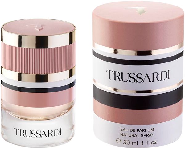 Trussardi Eau de Parfum Spray Flakon und Verpackung. Flakon mit rosa, weiß und goldfarbenen Elementen. Zylindrische Verpackung mit Logo.