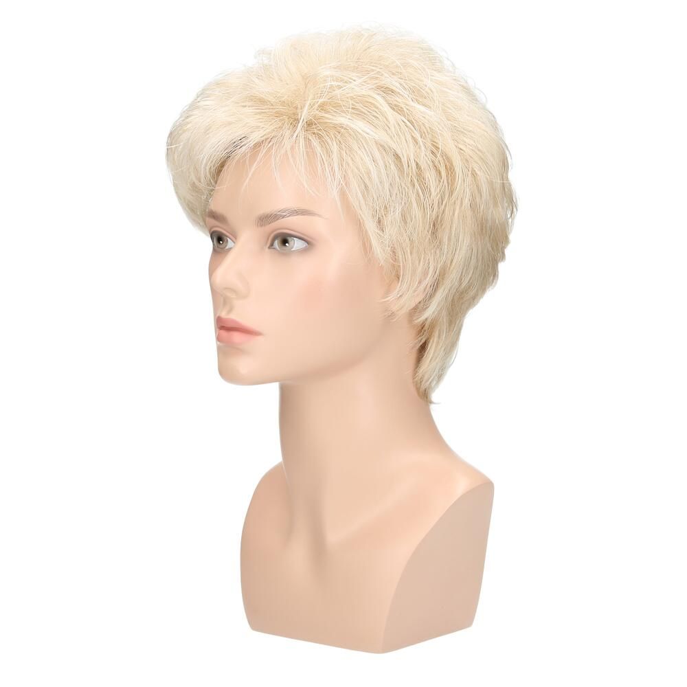 Blonde Perücke auf einem Schaufensterkopf. Kurzer, gestufter Schnitt. Seitenansicht.