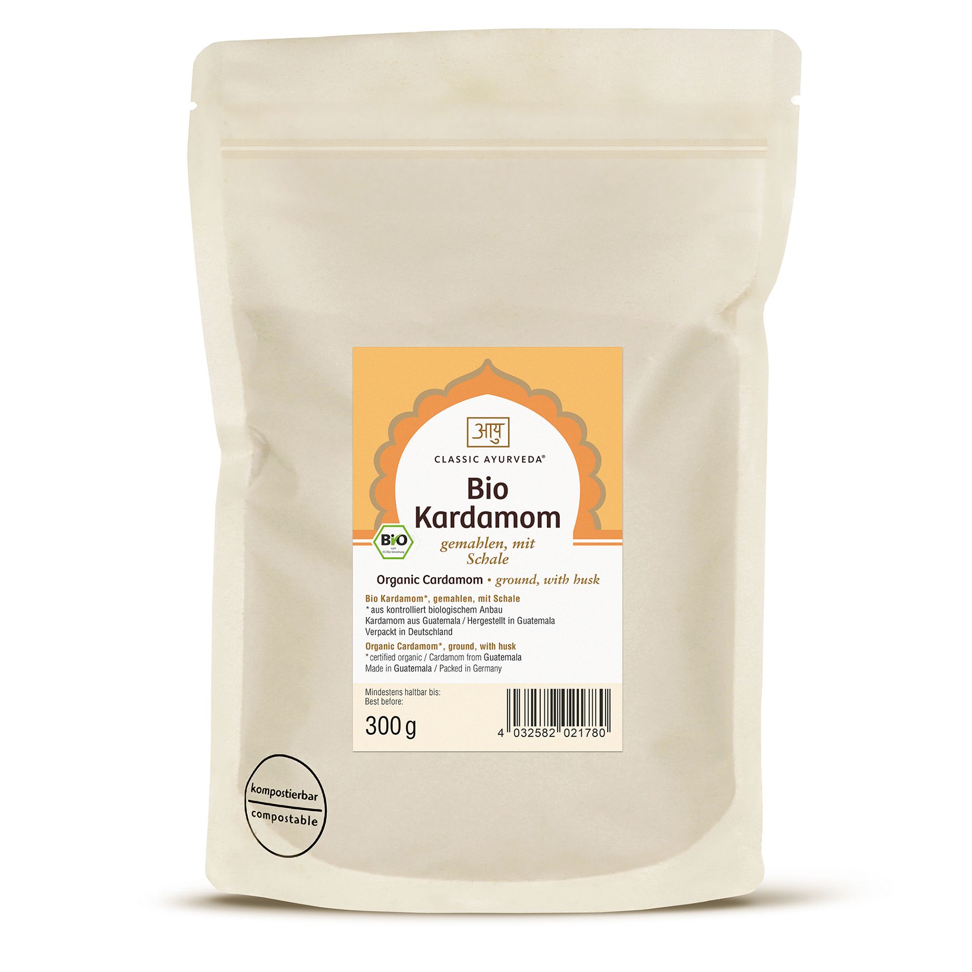 Beutel mit "Bio Kardamom"-Etikett. Text: "Classic Ayurveda". Siegel: "Bio".