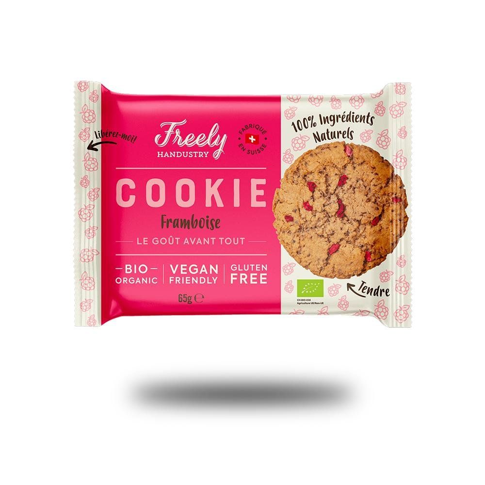 Verpackte Himbeer-Cookie. Marke: Freely Handustry. Aufschrift: BIO, Vegan, Gluten Free. Mit Bio-Siegel. 65g.