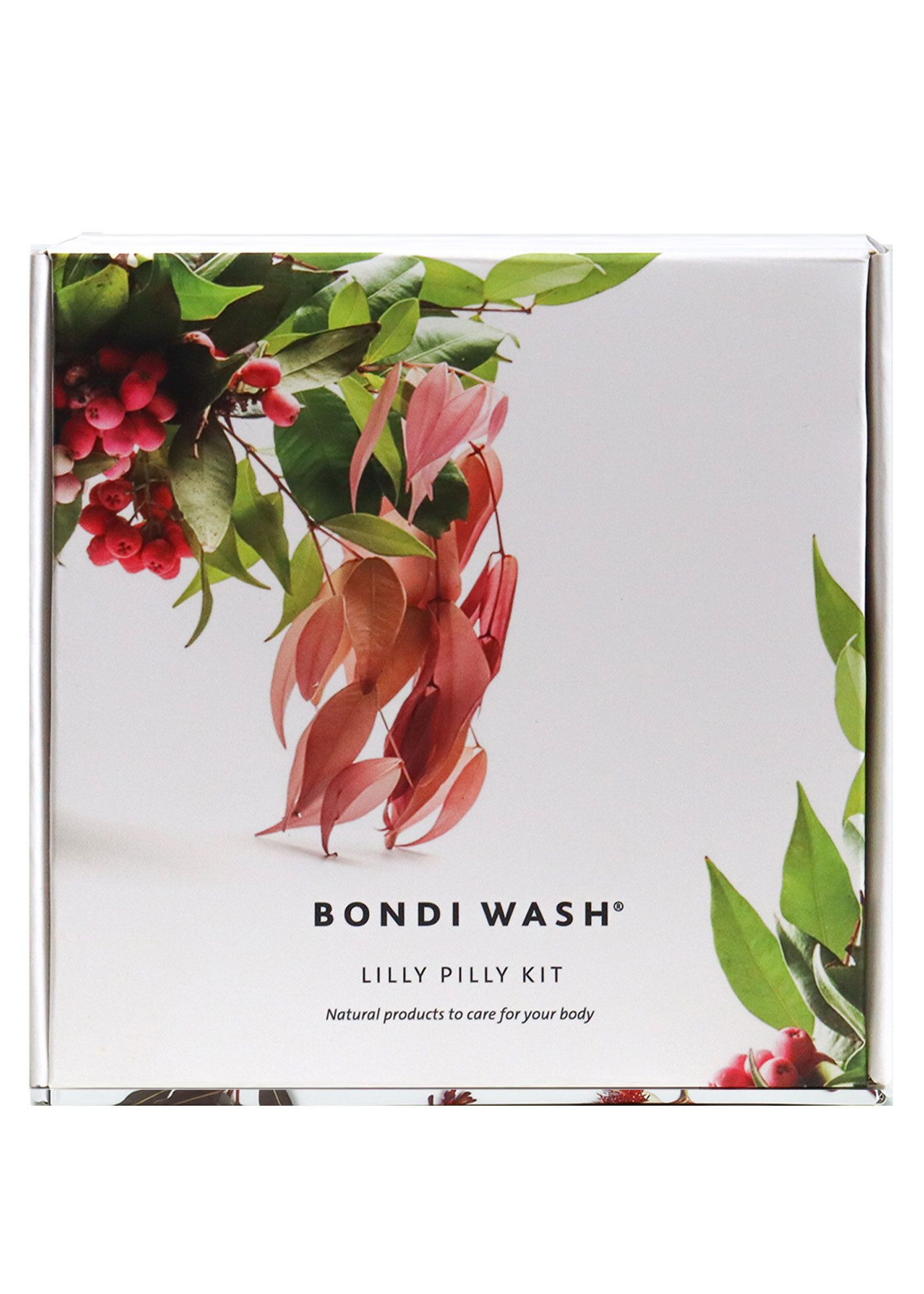 Verpackung des Bondi Wash Lilly Pilly Kits. Weißer Karton mit floralem Design. Text: Bondi Wash, Lilly Pilly Kit, Natural products to care for your body.