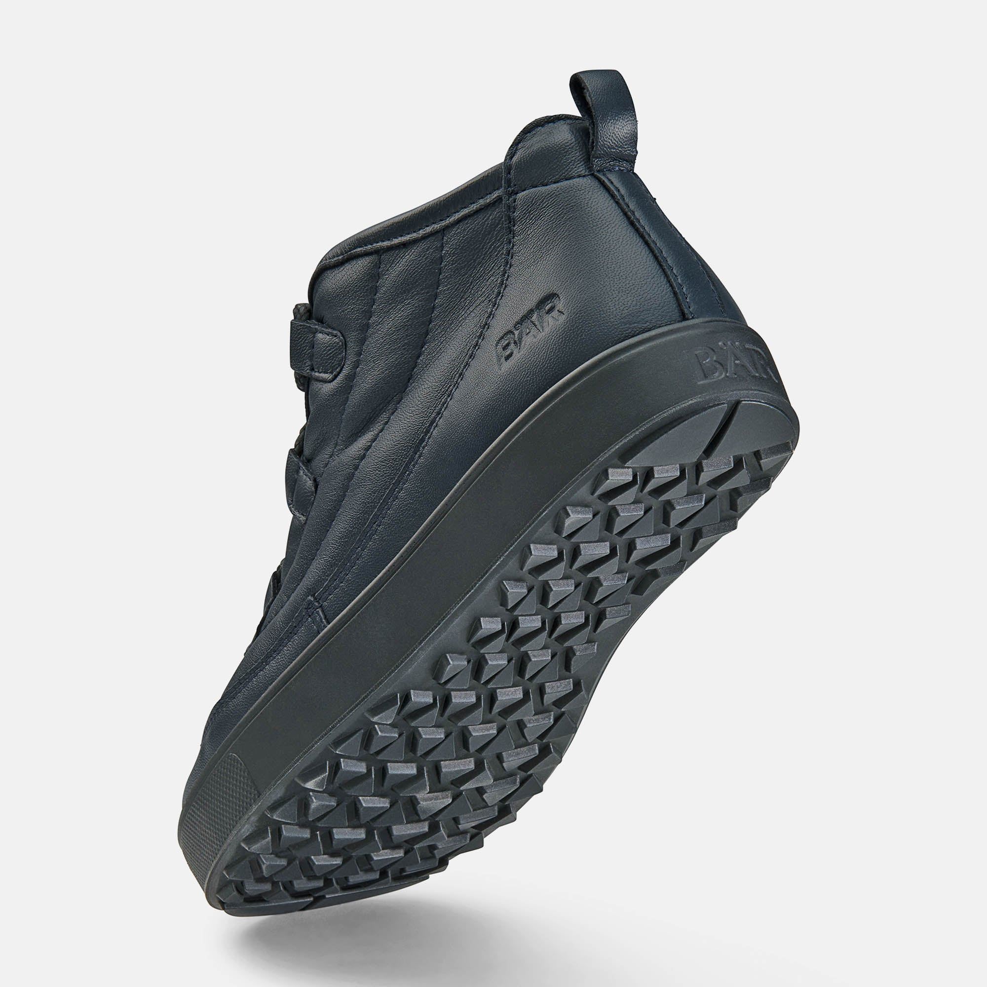 Dunkelblaue BÄR Schuhe Lena Damen Stiefelette, Unteransicht. Profilierte Sohle. BÄR Logo.