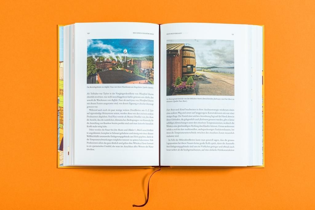 Buch, Doppelseite geöffnet. Fotos von Destillerien und Fässern.