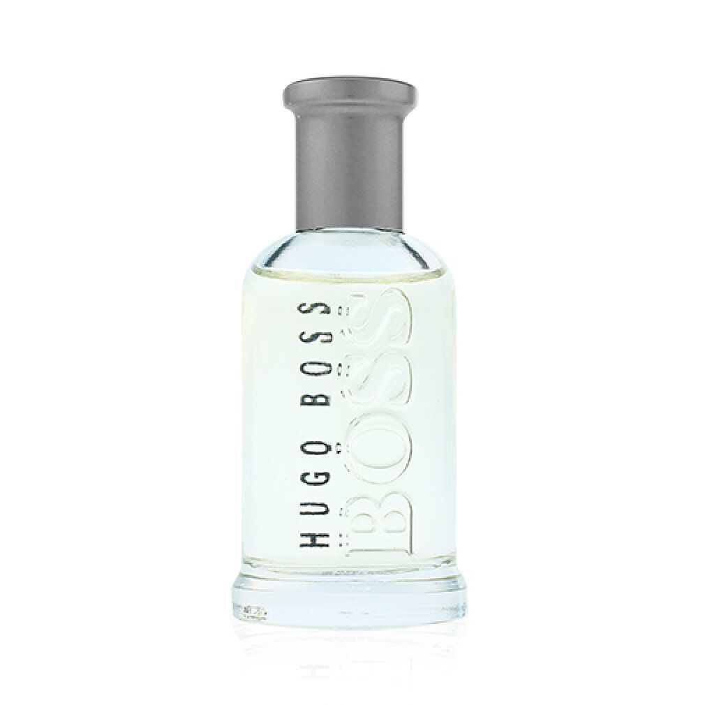 Graue Schachtel mit silbernem Deckel. Aufschrift BOSS HUGO BOSS. 50 ml.