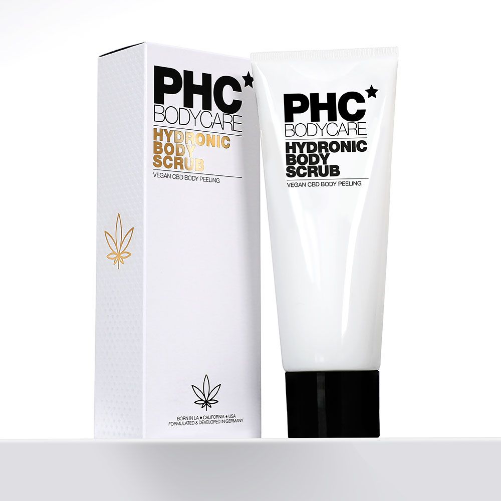 Produktverpackung mit Tube und Schachtel. Aufschrift: PHC Bodycare Hydronic Body Scrub. Vegan CBD Body Peeling.