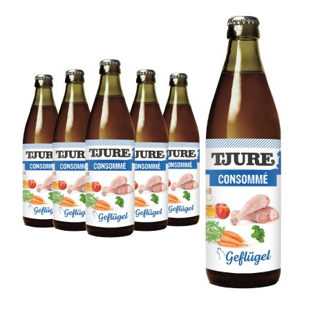 Sechs Flaschen Tjure Consommé Geflügel. Jede Flasche hat ein Etikett mit Produktnamen, Illustrationen von Hühnerbein, Karotten und Tomaten.