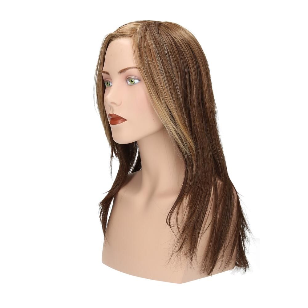 Perücke auf einem Schaufensterkopf. Braun-blonde Haare, seitliche Ansicht, schulterlang.