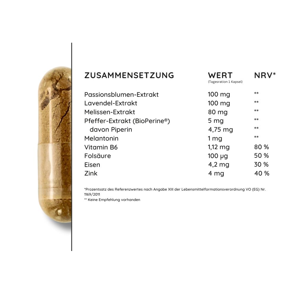 Nahaufnahme einer Kapsel neben einer Tabelle. Tabelle mit Inhaltsstoffen, Mengen und Nährwertangaben. Kapsel mit brauner Füllung.