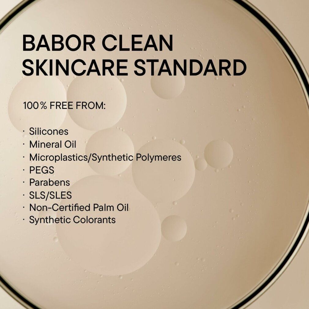 Nahaufnahme einer Flüssigkeit. Text: BABOR CLEAN SKINCARE STANDARD. 100% FREE FROM...