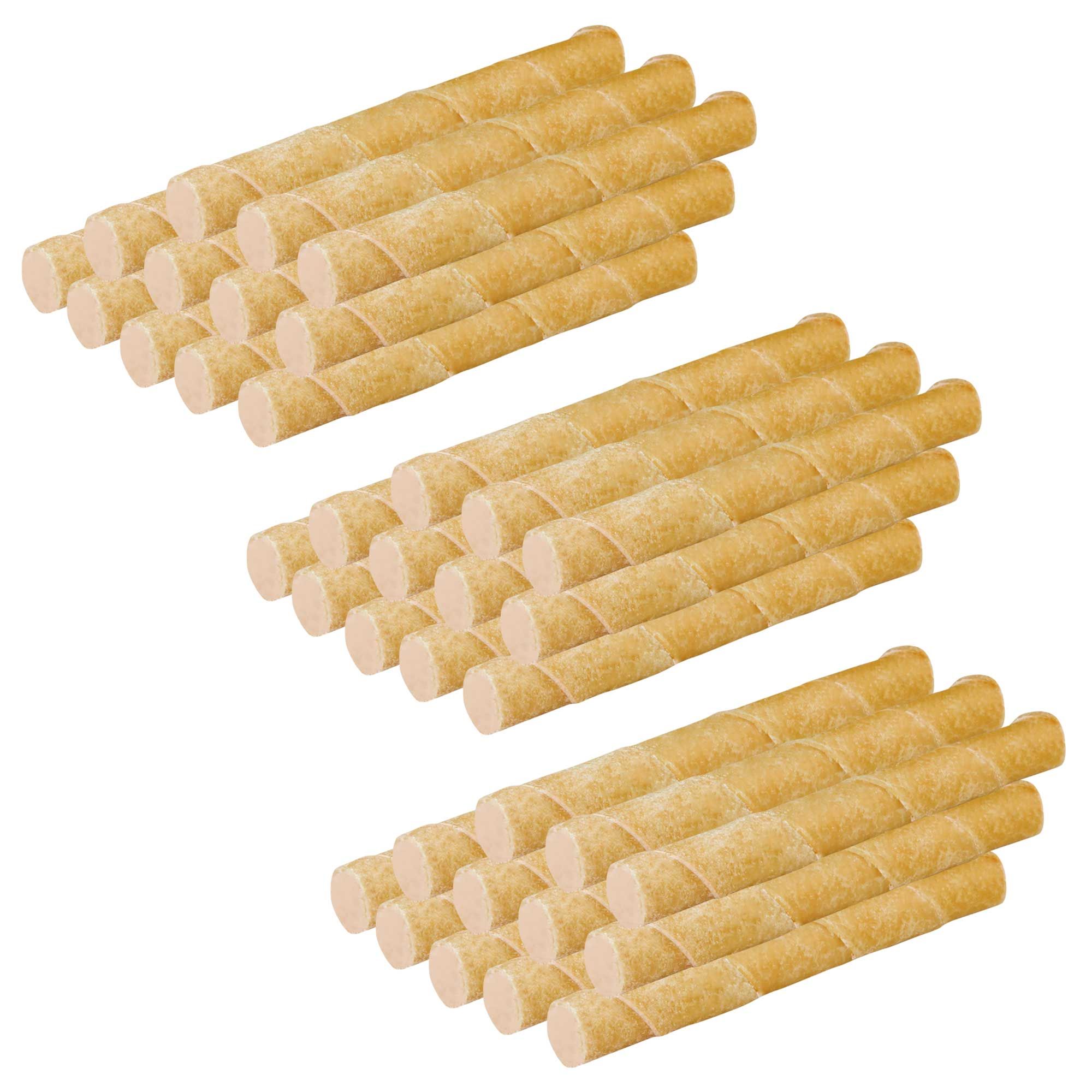 Mehrere Stapel Büffelhaut-Röllchen mit Pansen. Zylindrische Form, gelbliche Farbe.