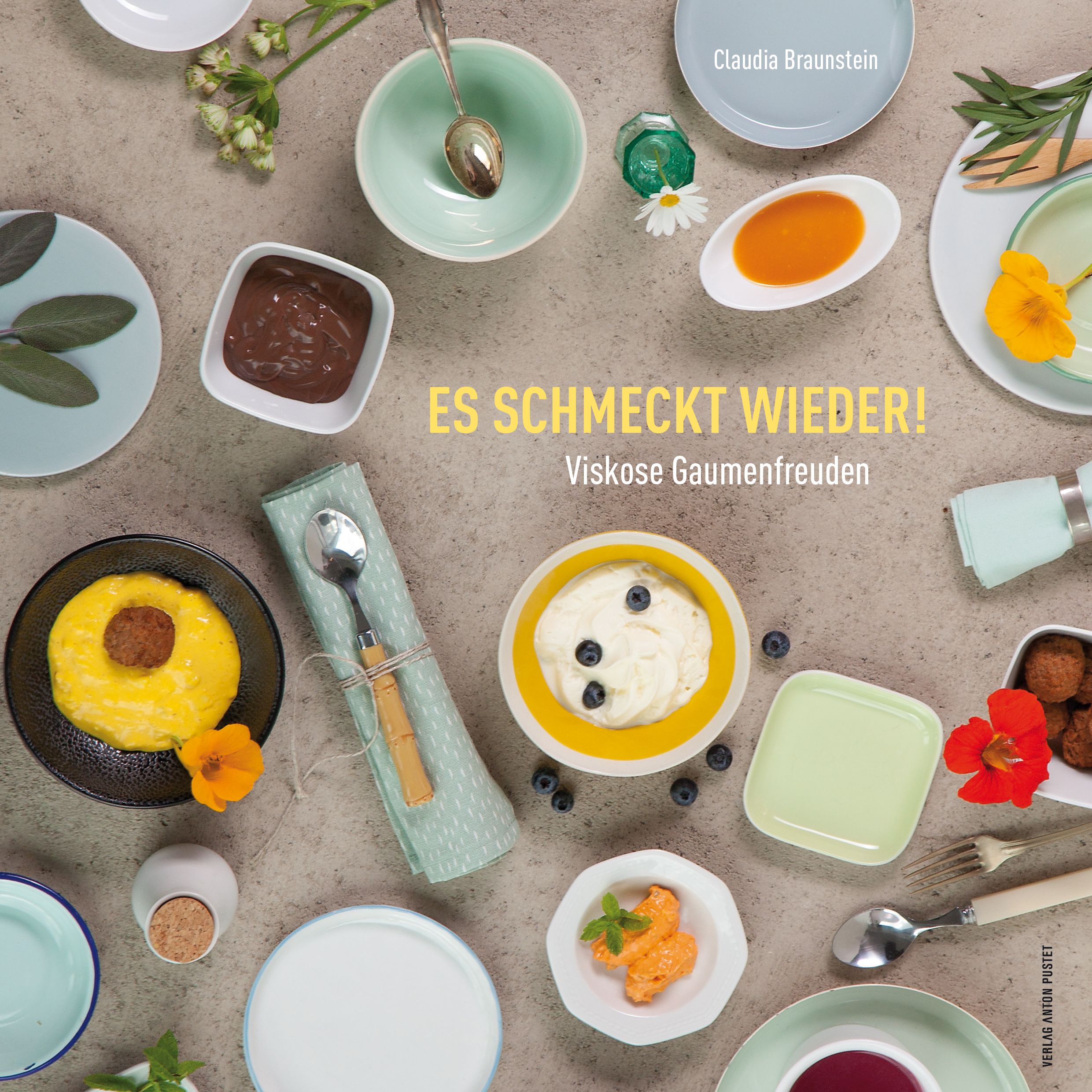 Teller, Schalen und Besteck mit Speisen. Text: Es schmeckt wieder! Viskose Gaumenfreuden.