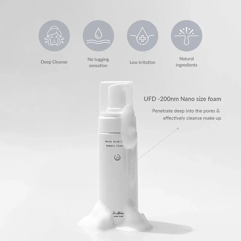 Produktflasche mit Schaum. Text: Amino Acid Gentle Bubble Cleanser. Merkmale: Tiefenreinigung, keine Irritation, natürliche Inhaltsstoffe.