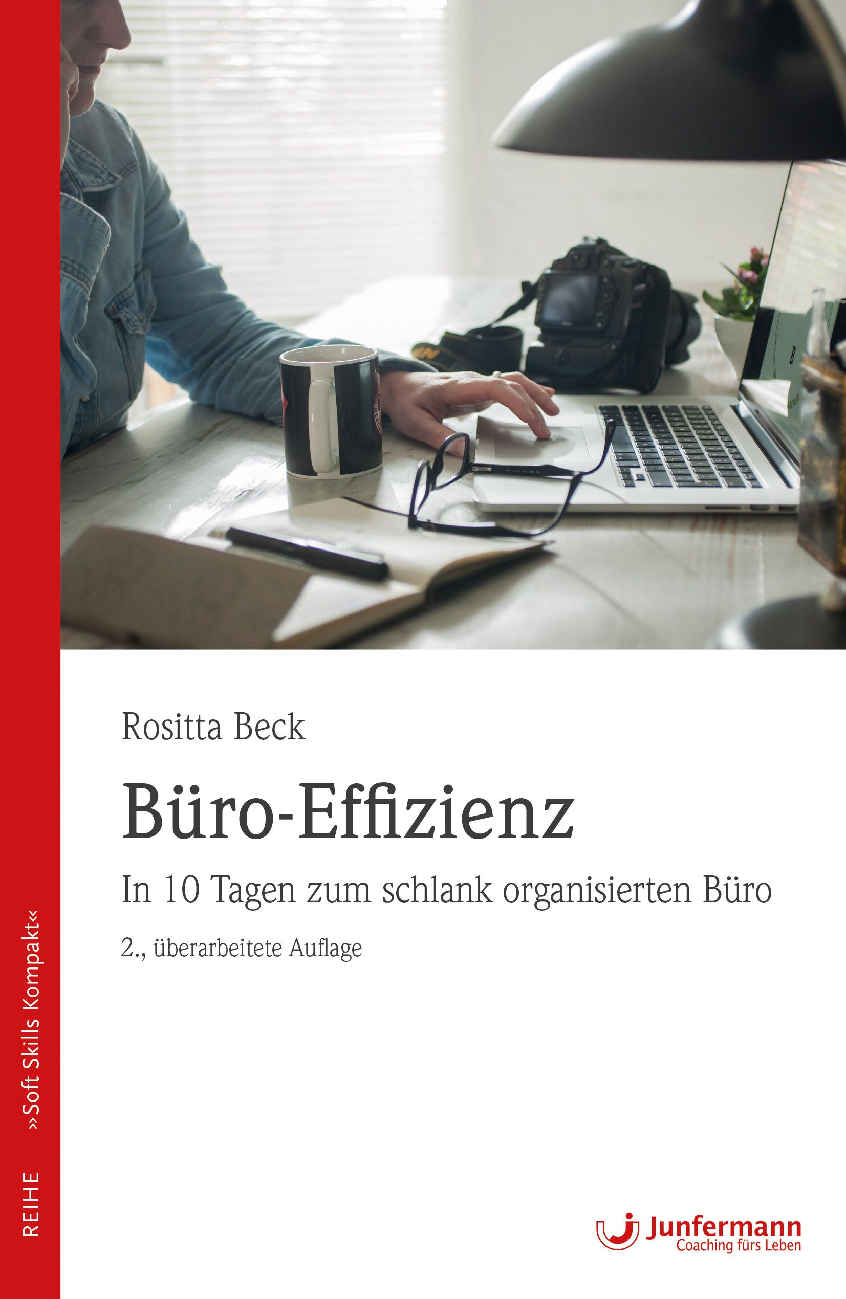 Buchcover von Büro-Effizienz. Titel: Büro-Effizienz. Autor: Rositta Beck. Reihe: Soft Skills Kompakt. Verlag: Junfermann.