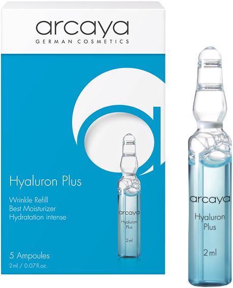 Arcaya Hyaluron Plus Ampullen. Verpackung mit 5 Ampullen und eine einzelne Ampulle. Blaue Flüssigkeit in Glasampullen. Produktname und Marke sichtbar.