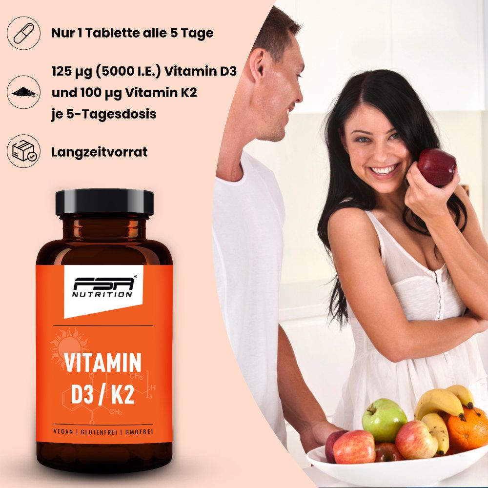 Braune Flasche FSA NUTRITION Vitamin D3 / K2. Mann und Frau mit Obst. Text: Nur 1 Tablette alle 5 Tage, 125 µg Vitamin D3 und 100 µg Vitamin K2 je 5-Tagesdosis.
