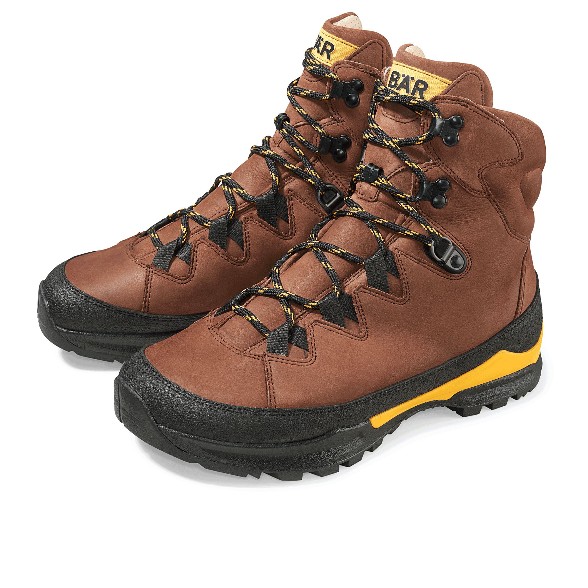 Paar braune Herren-Wanderstiefel mit gelben Akzenten und schwarzer Sohle. Schnürung mit gelben und schwarzen Schnürsenkeln.