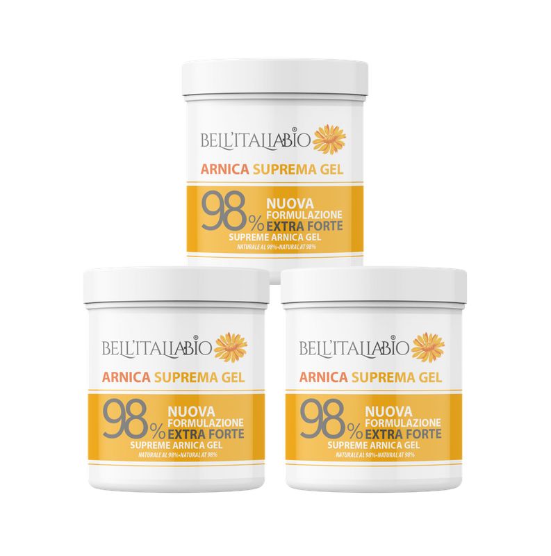 Drei weiße Tiegel mit gelben Etiketten. Aufschrift: Arnica Suprema Gel, 98%, Extra Forte. Marke: Bell'ItaliaBio.