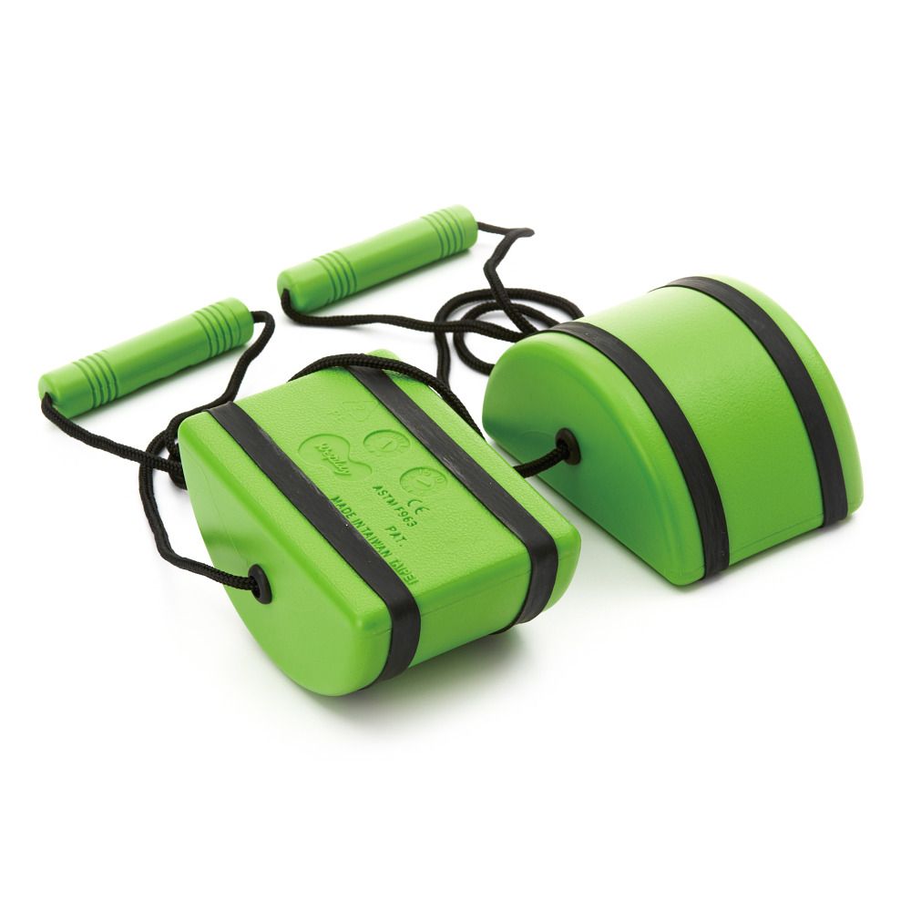 Zwei grüne Laufsteine mit schwarzen Bändern und Griffen. Griffe und Bänder sind schwarz. Produkt liegt auf weißem Hintergrund.