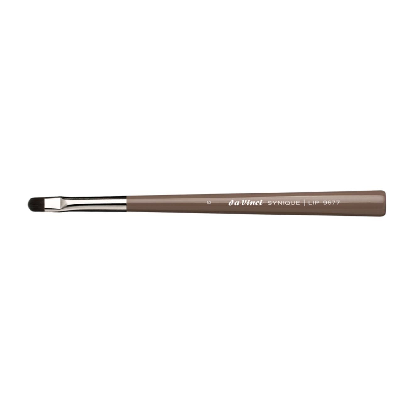 Pinsel mit braunem Griff und schwarzer Spitze. Aufschrift: da Vinci, Synique, LIP 9677.