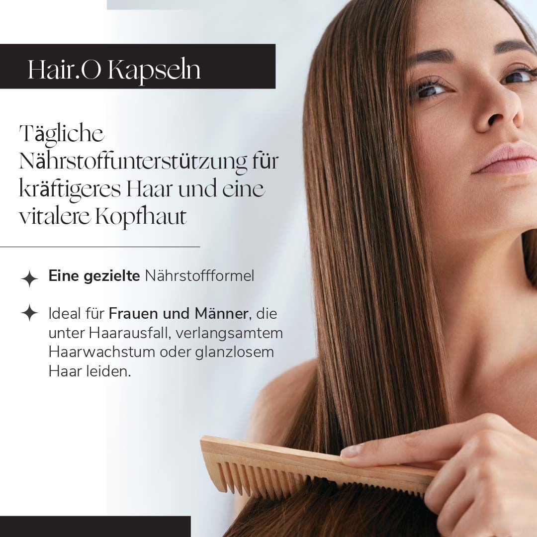 Text: Tägliche Nährstoffunterstützung für kräftigeres Haar. Frau kämmt sich die Haare mit einem Holzkamm.