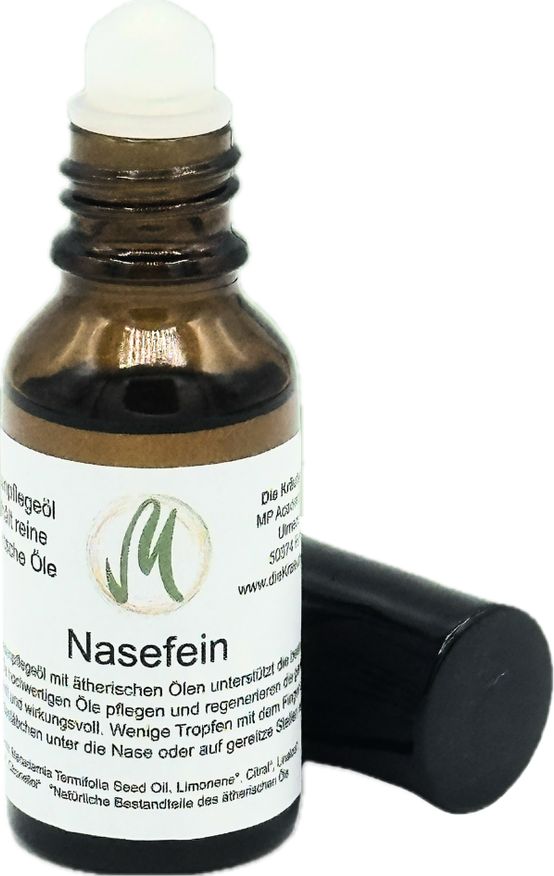 Braune Glasflasche mit Roll-on-Applikator. Aufschrift "Nasefein". Schwarzer Deckel liegt daneben. Etikett mit Logo und Text.