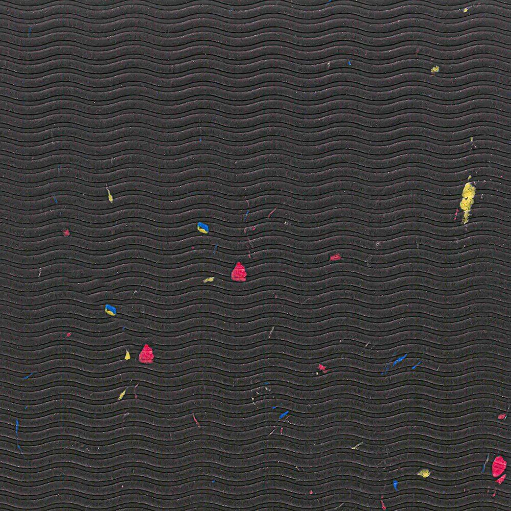 Nahaufnahme der schwarzen Fitnessmattenoberfläche. Wellenförmige Struktur mit farbigen Spritzern. Detailansicht.
