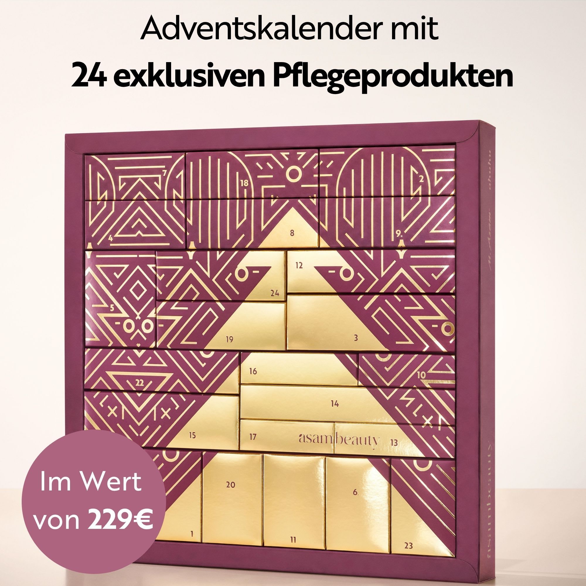 Lila Adventskalender mit goldenem Muster, gestaltet wie ein Weihnachtsbaum. Wert 229€.