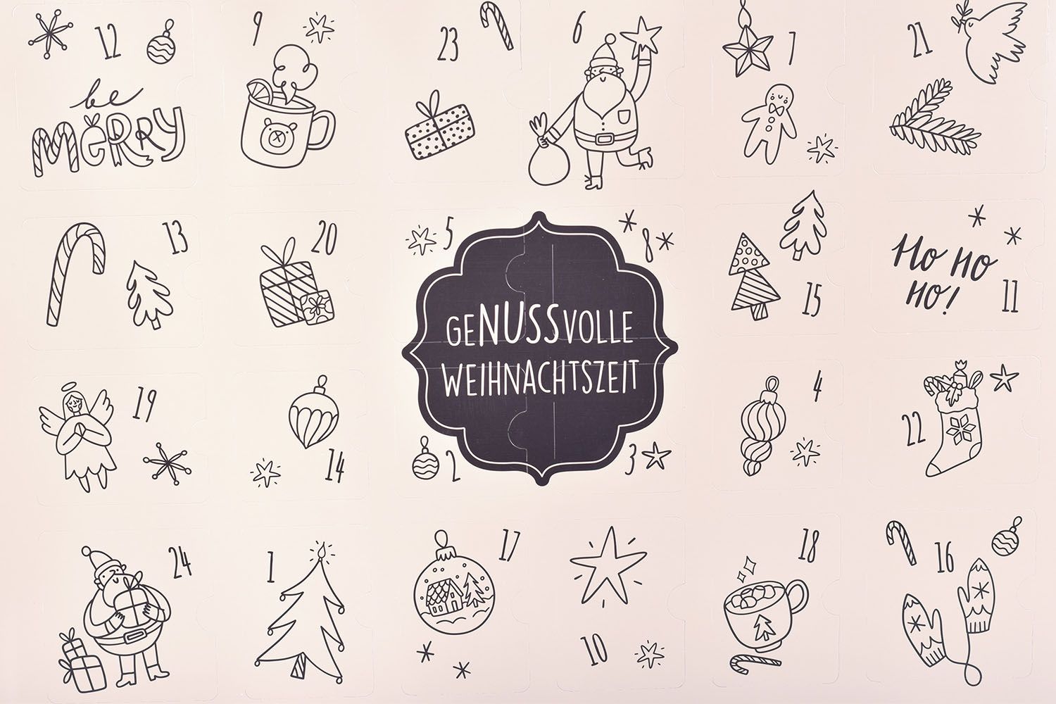 Adventskalender-Illustration mit weihnachtlichen Motiven: Sterne, Engel, Tassen, Geschenke, Weihnachtsmann, Tannenzweige und Schriftzug.