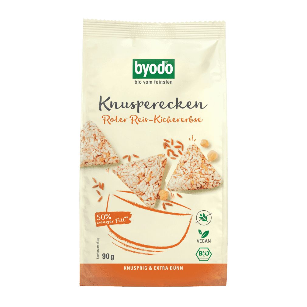 Verpackung mit Knusperecken. Aufschrift: BYODO, Knusperecken Roter Reis-Kichererbse, 50% weniger Fett, vegan, Bio-Siegel. Inhalt: 90g.