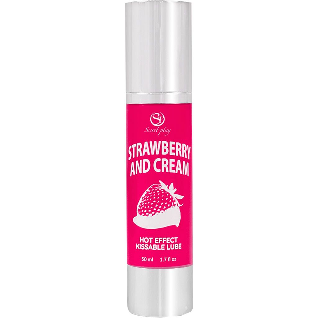 Zylinderförmige Flasche mit rosa Etikett. Aufschrift: Strawberry and Cream, Hot Effect Kissable Lube. 50 ml.