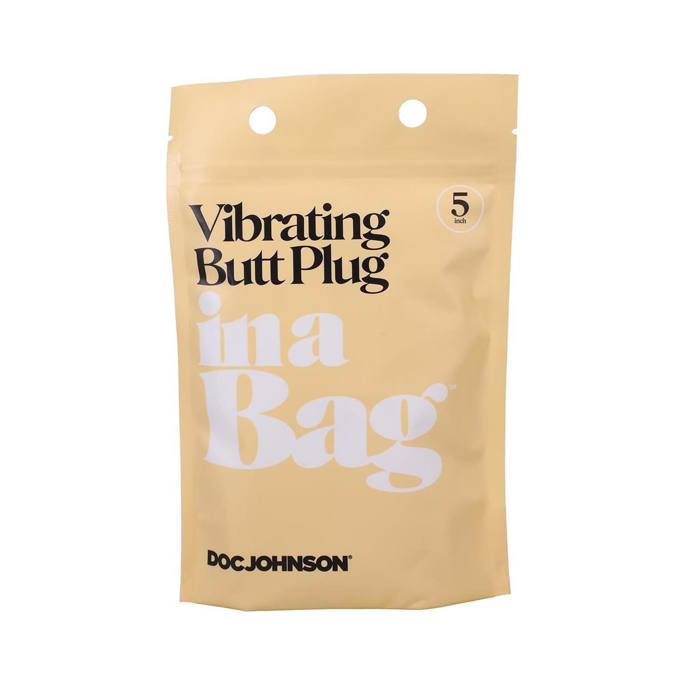 Beige Verpackung mit Aufschrift "Vibrating Butt Plug in a Bag". Marke: Doc Johnson. Zwei Löcher oben.