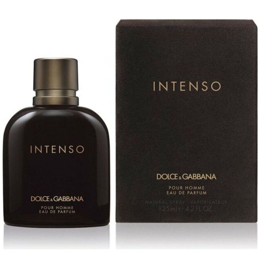 Dunkelbraune Glasflasche und passende Verpackung. "Intenso" und "Dolce & Gabbana" sind auf beiden aufgedruckt.