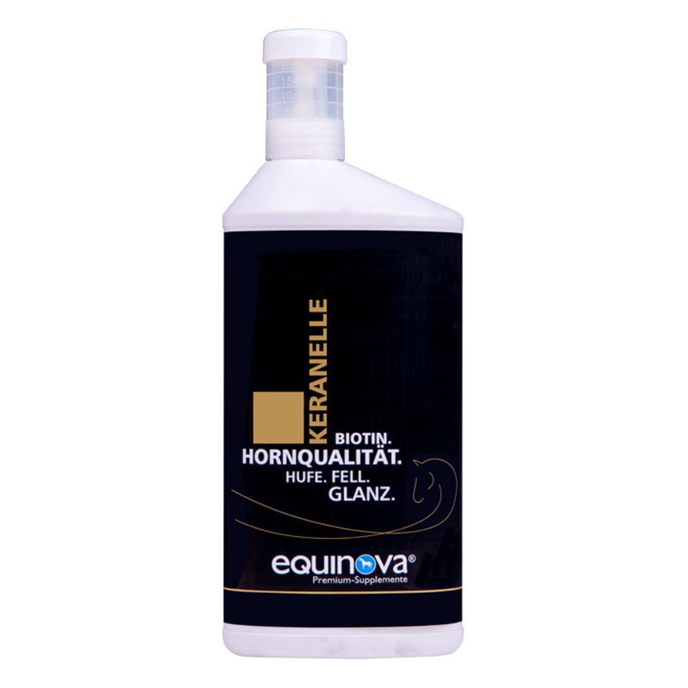 Flüssigkeit in weißer Flasche mit schwarzem Etikett. Aufschrift: Keranelle, Hornqualität, Biotin, Hufe, Fell, Glanz. Marke: equinova.