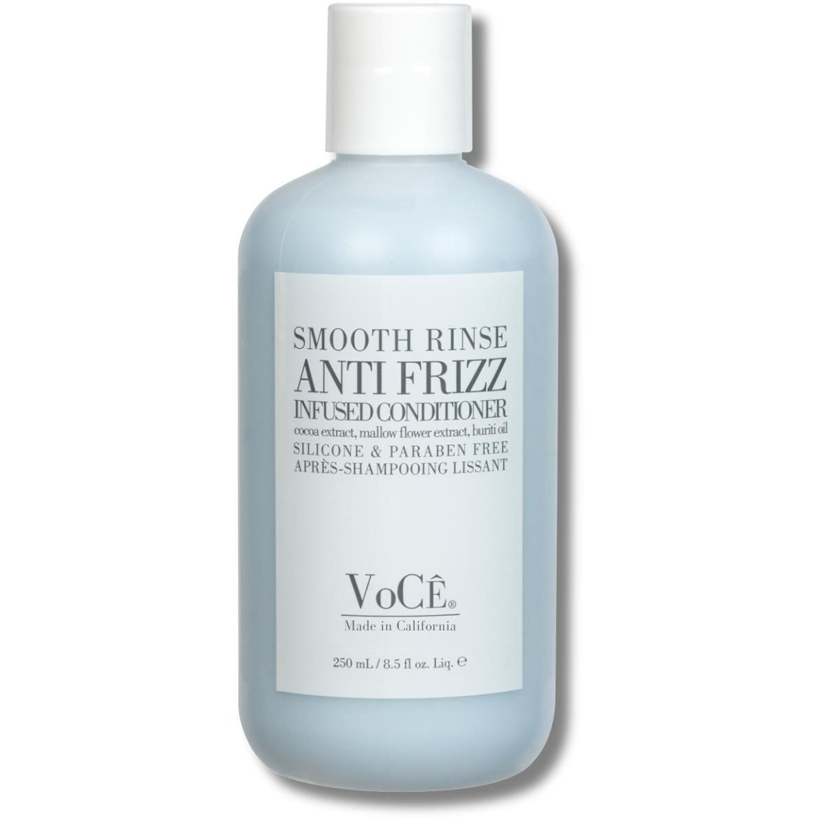 Hellblaues VoCê Après-Shampoing Éclatant. Weißer Deckel, weißes Etikett mit Text. Enthält Inhaltsstoffe wie Kakaextrakt.