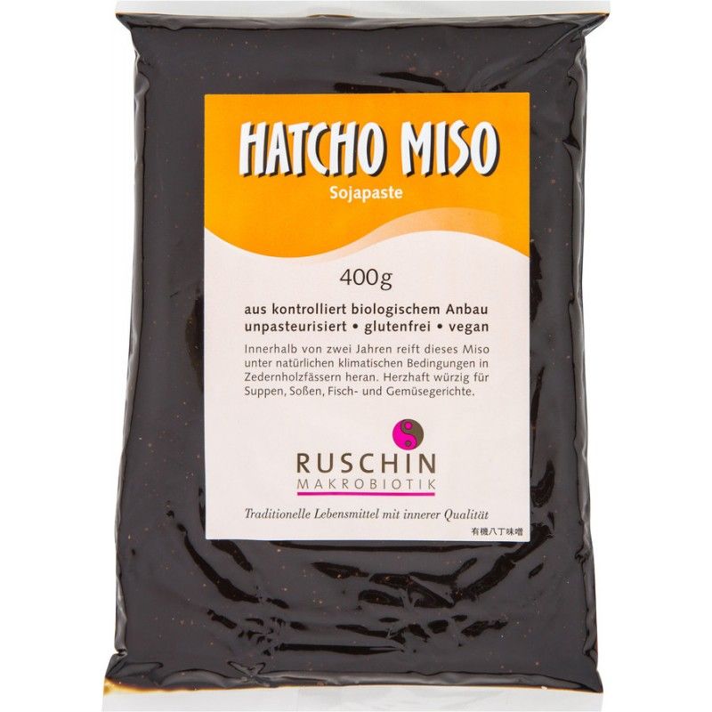 Verpackung mit Hatcho Miso Sojapaste. Aufschrift: 400g, aus kontrolliert biologischem Anbau, unpasteurisiert, glutenfrei, vegan. Marke: Ruschin.
