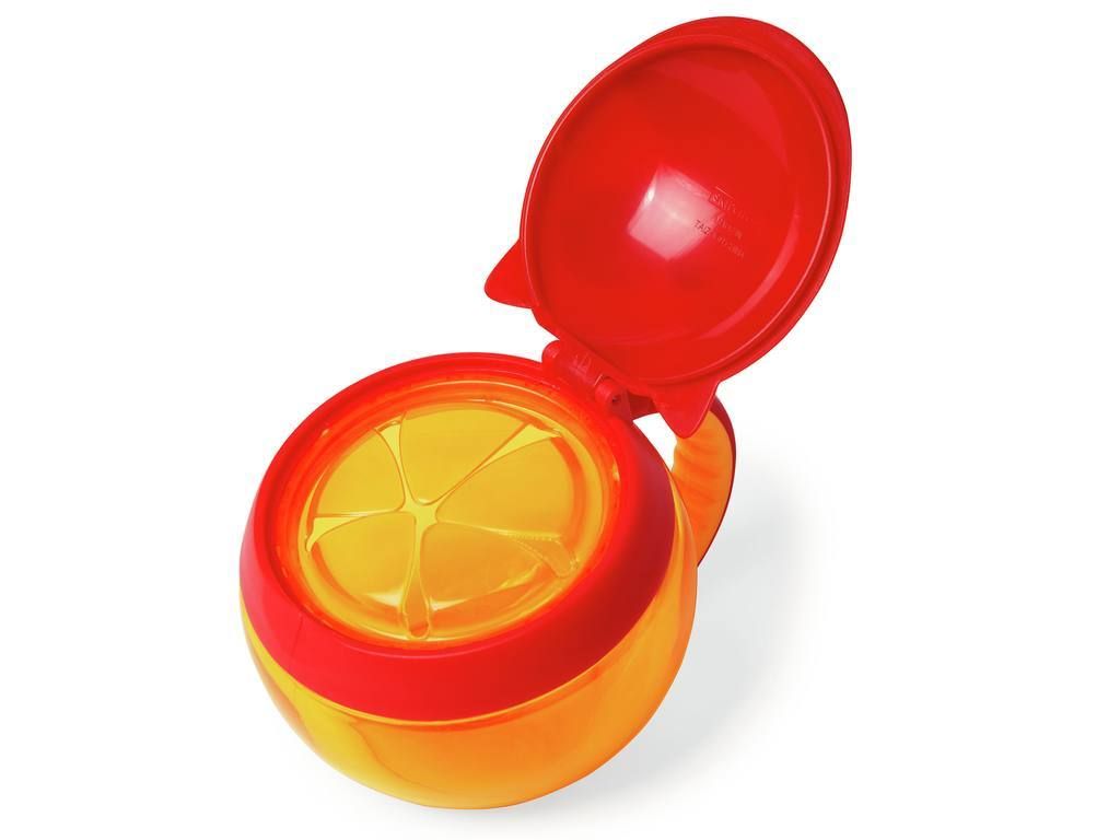 Runder, oranger Snackbehälter mit offenem rotem Deckel. Gelber Innenraum mit segmentiertem Design. Roter Deckel mit Griff.