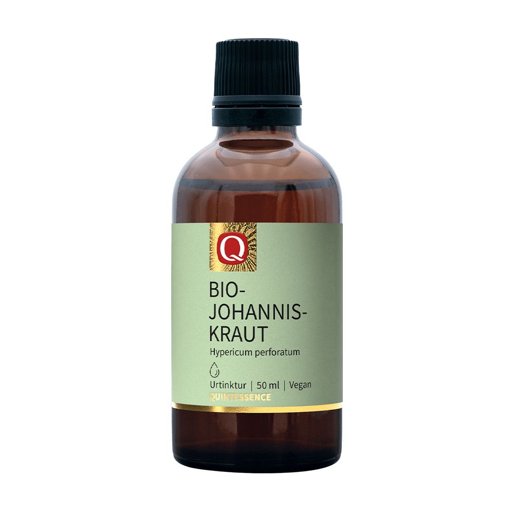 Braune Glasflasche mit schwarzem Deckel. Etikett mit Produktinformationen: BIO-Johanniskraut, 50 ml Urtinktur, Vegan.