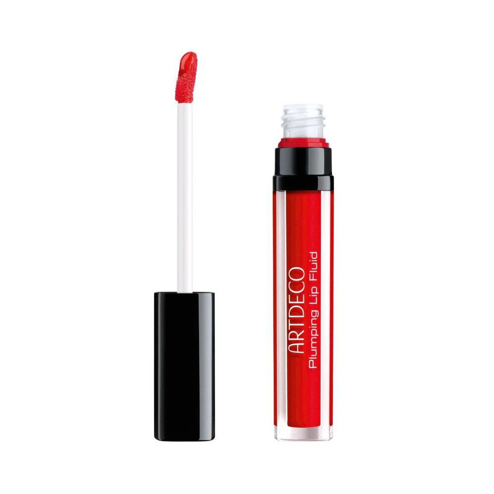 Ein Fläschchen Artdeco Plumping Lip Fluid in Rot mit geöffnetem Deckel und Applikator daneben.