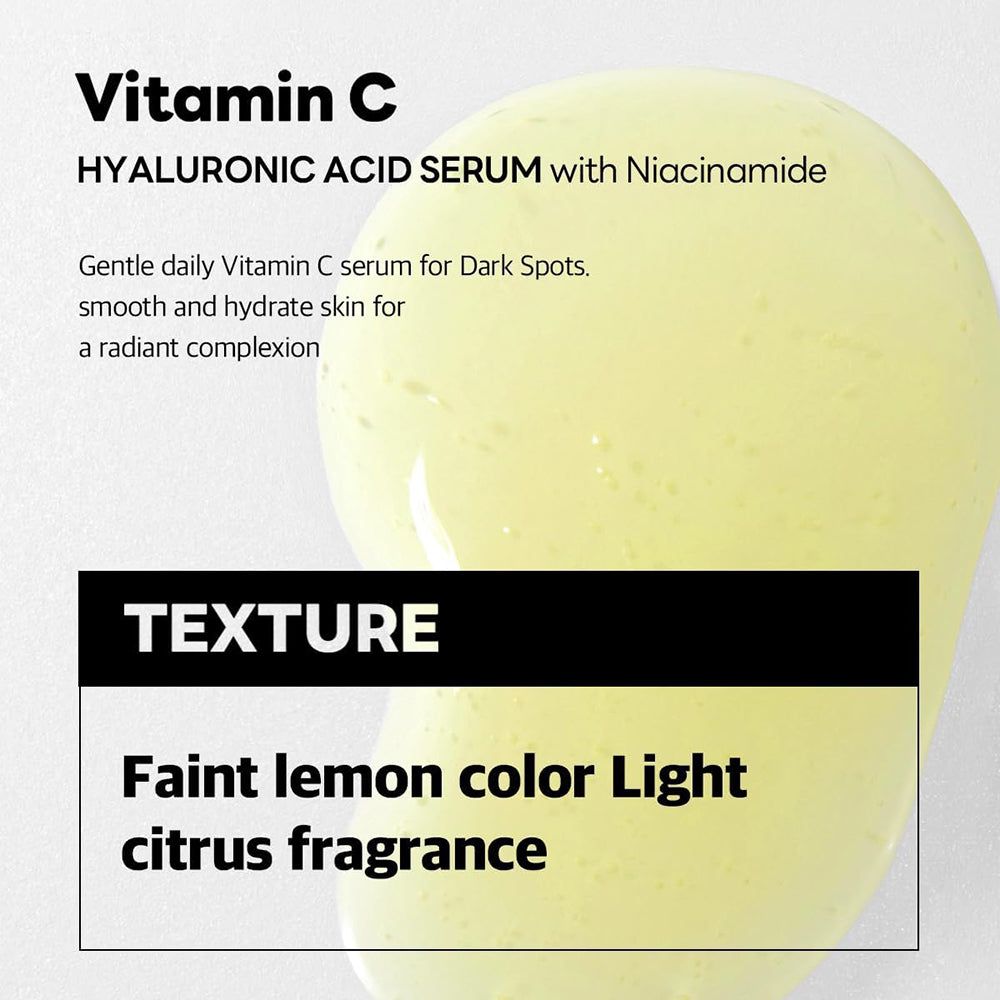 Nahaufnahme eines großen Tropfens gelben Serums mit Text über Textur und Duft. "Faint lemon color Light citrus fragrance".