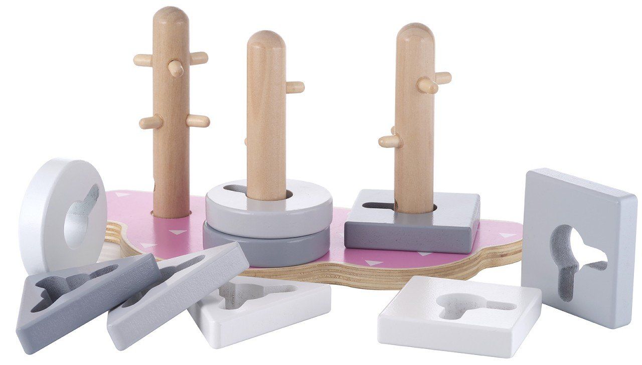 Holzpuzzle Wolke rosa mit drei Holzstiften und geometrischen Formen. Einzelne Formen liegen daneben.