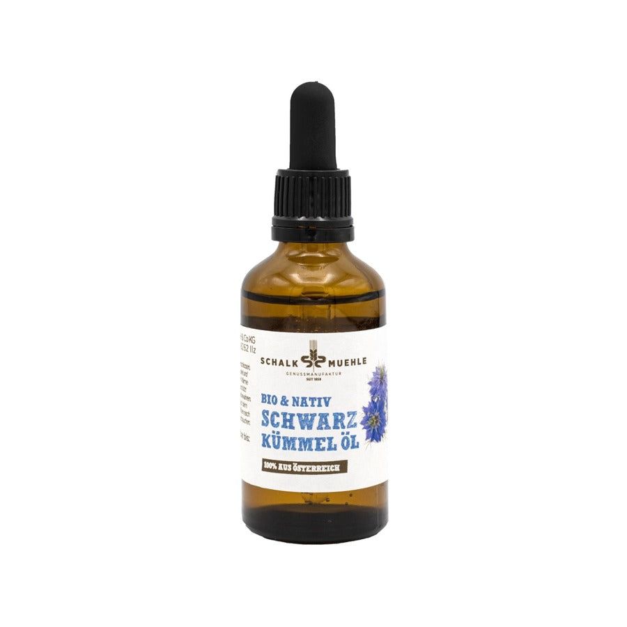 Braune Glasflasche mit schwarzem Verschluss und Pipette. Etikett mit Produktbezeichnung und Logo.