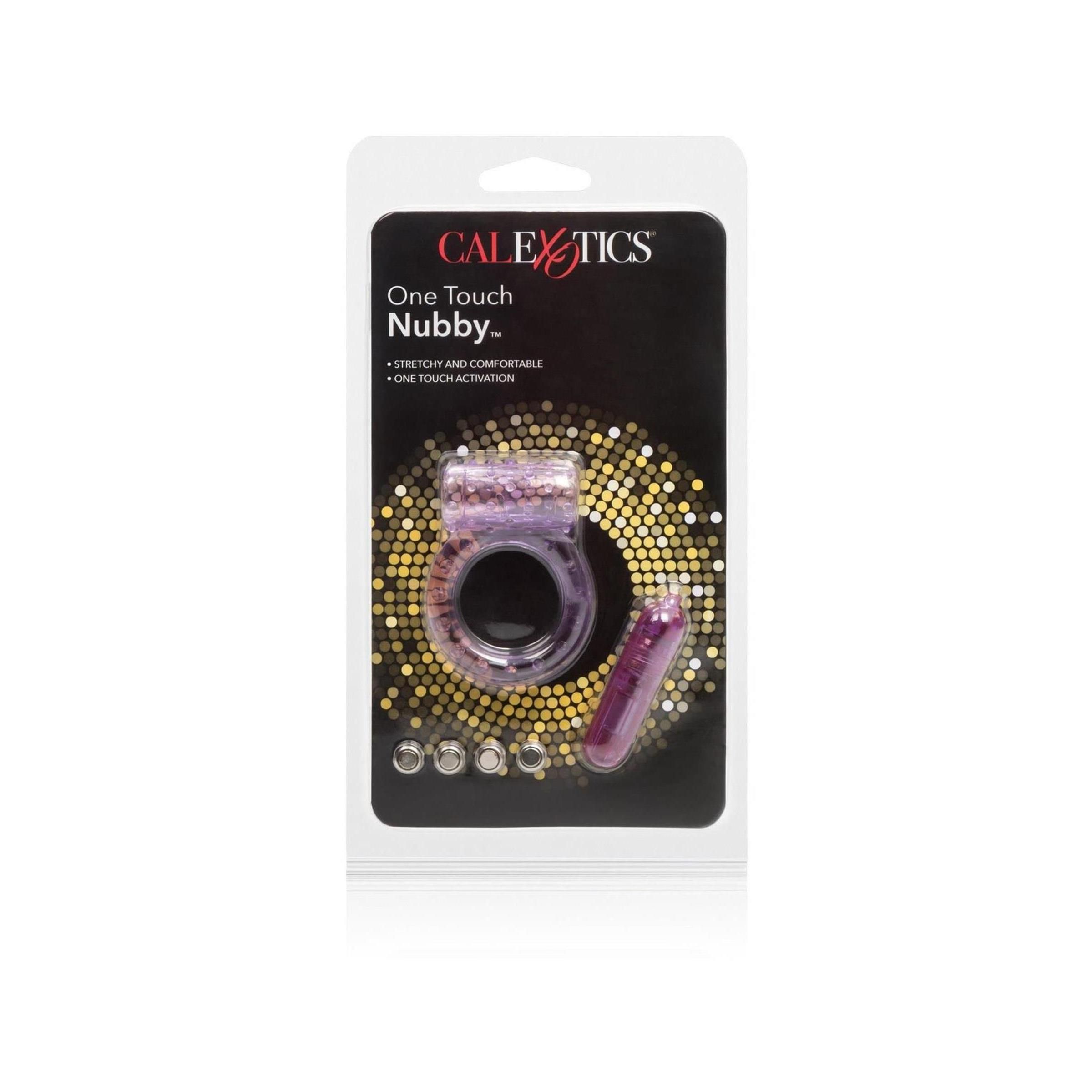 Verpackung mit Produkt. Schwarze Karte mit Produktnamen und Marke. Ring und Stimulator in lila. Kleine, längliche Verpackung.